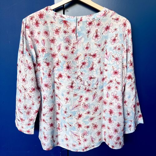 BLOUSE PINK HIBISCUS – Bild 4
