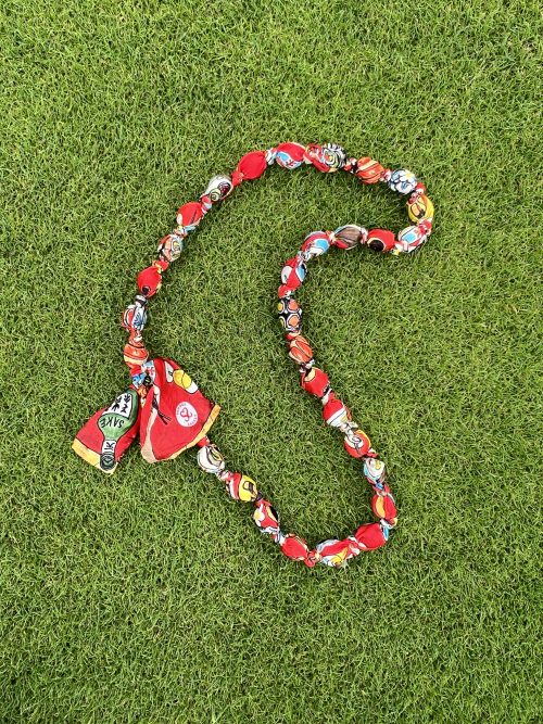 RED SILK-BALLS NECKLACE – Bild 5